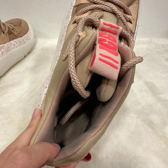 Ugg tennis shoes LA cloud lace fashion sneakers size 9! - Picture 9 of 10